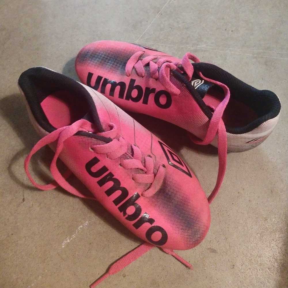 Umbro kids cleats pink, black white size 1